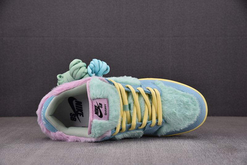 Nike x Verdy SB Dunk Low 