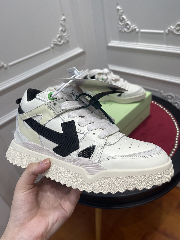 Off-White c/o Virgil Abloh