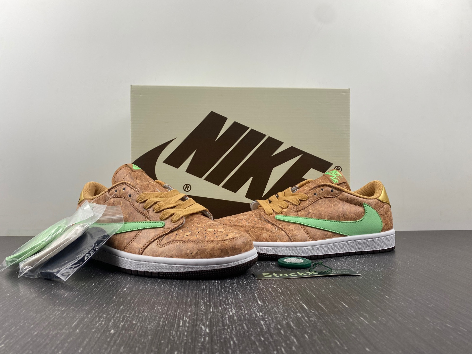 TRAVIS SCOTT X AIR JORDAN 1 LOW TOP