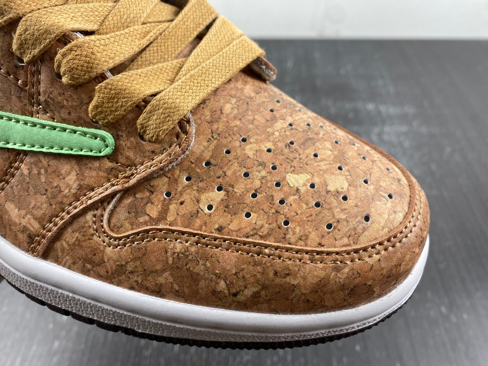 TRAVIS SCOTT X AIR JORDAN 1 LOW TOP