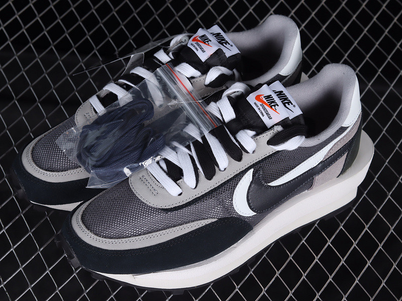 NIKE LD WAFFLE X SACAI BLACK BV0073-001