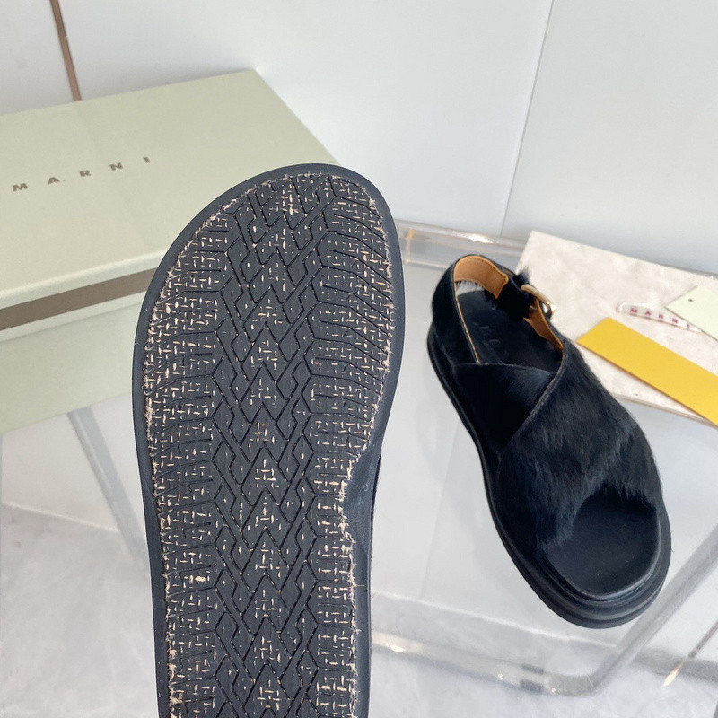 FUCHSIA LONG-HAIR CALFSKIN FUSSBETT