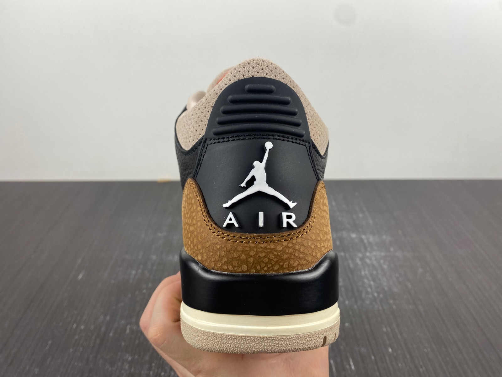 AIR JORDAN 3 “DESERT ELEPHANT” CT8532-008