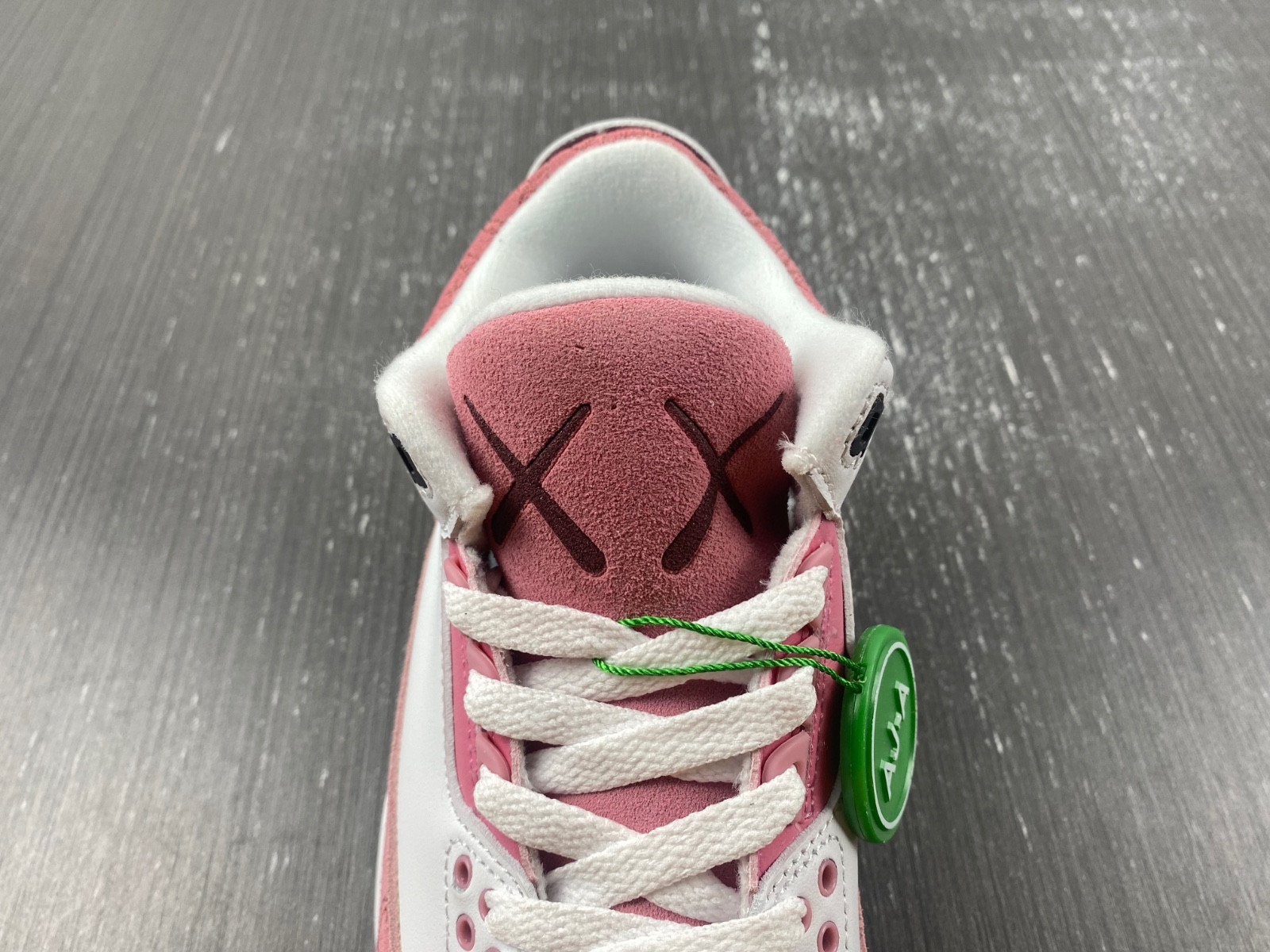 KAWS x Air Jordan 3 DZ2628-001