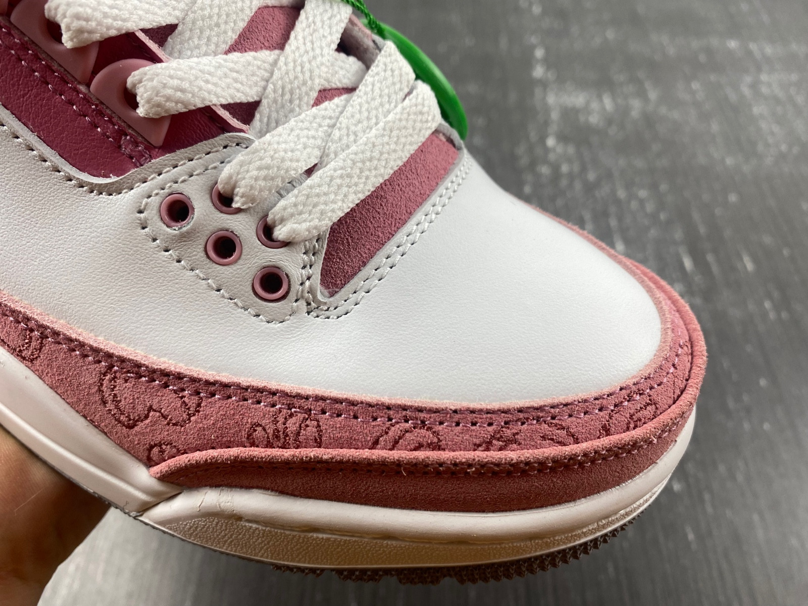 KAWS x Air Jordan 3 DZ2628-001