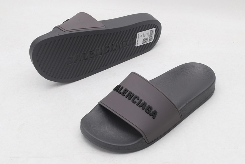 Ba*len*cia*ga grey slides