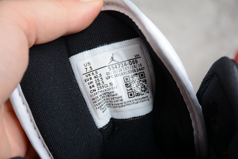 Air Jordan 1 Mid Chicago Black Toe 554724-069