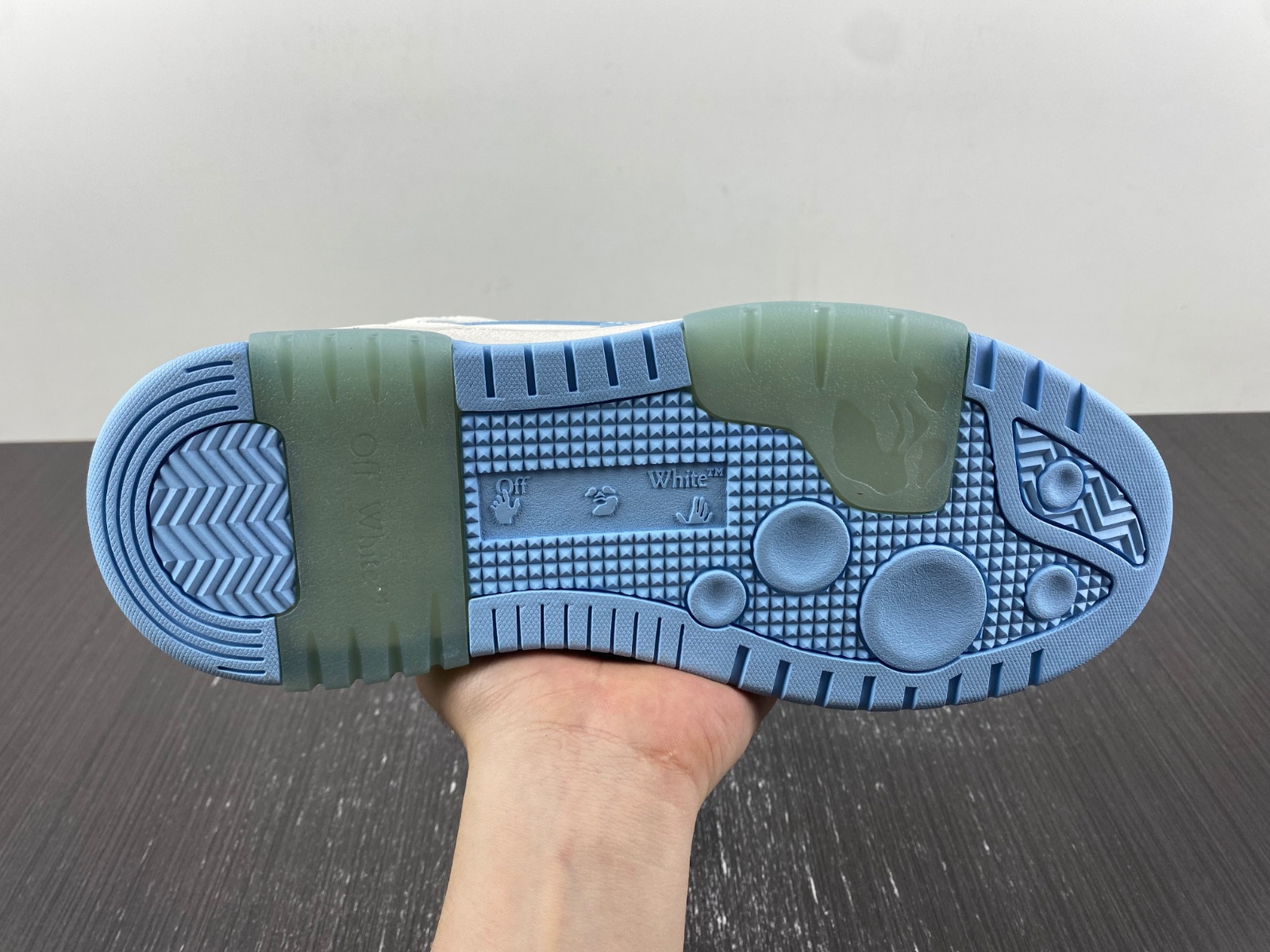 Off-White c/o Virgil Abloh