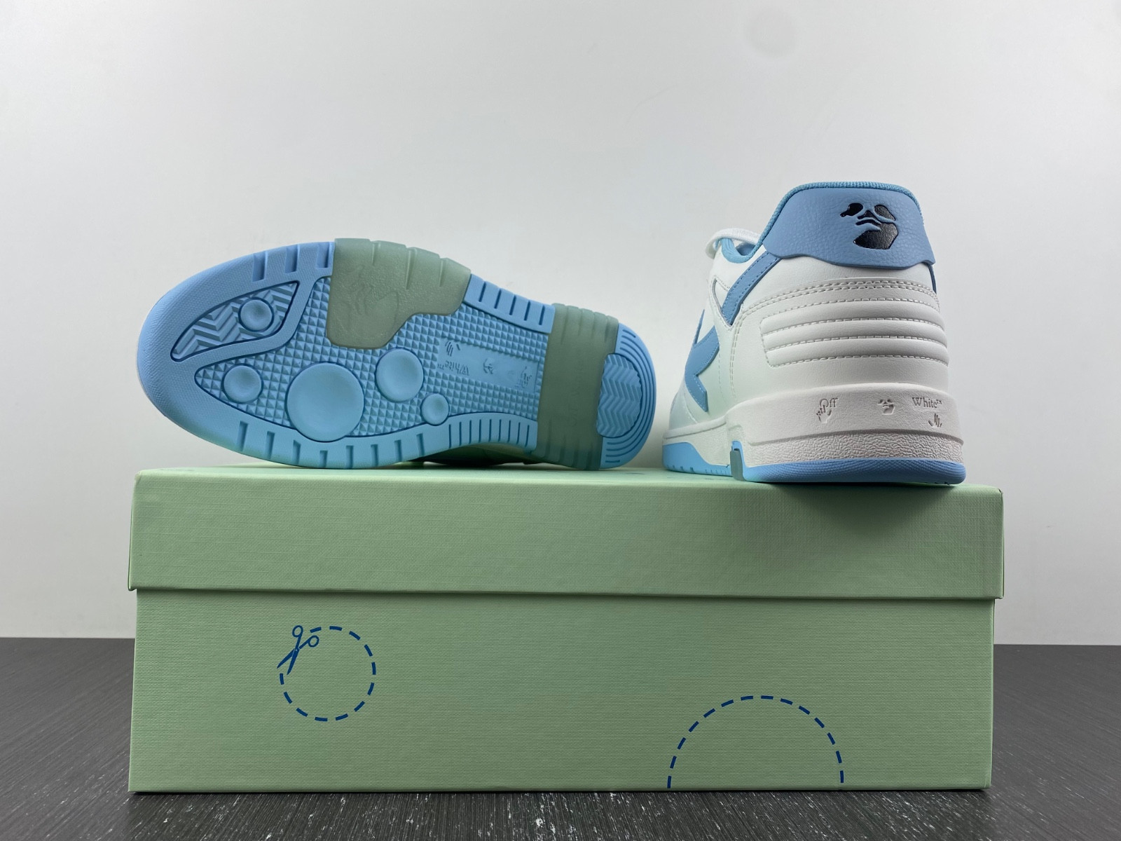 Off-White c/o Virgil Abloh