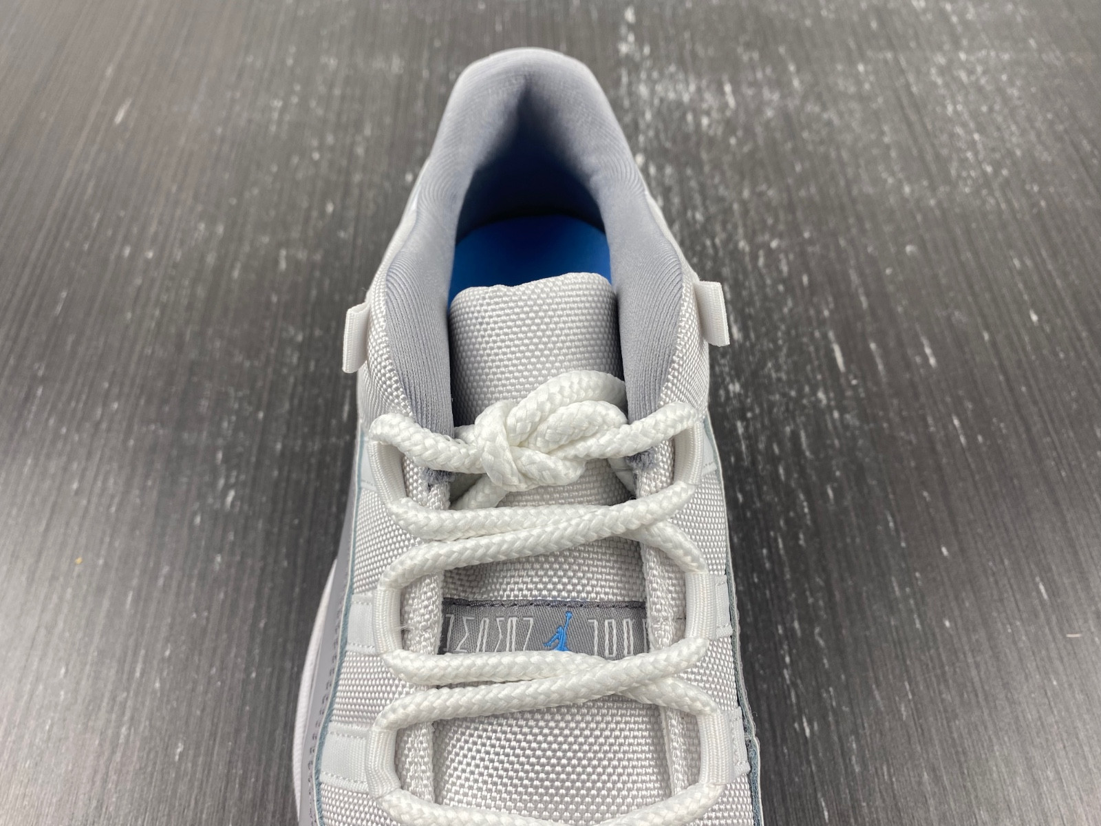Jordan 11 Retro Low Cement Grey - AV2187-140