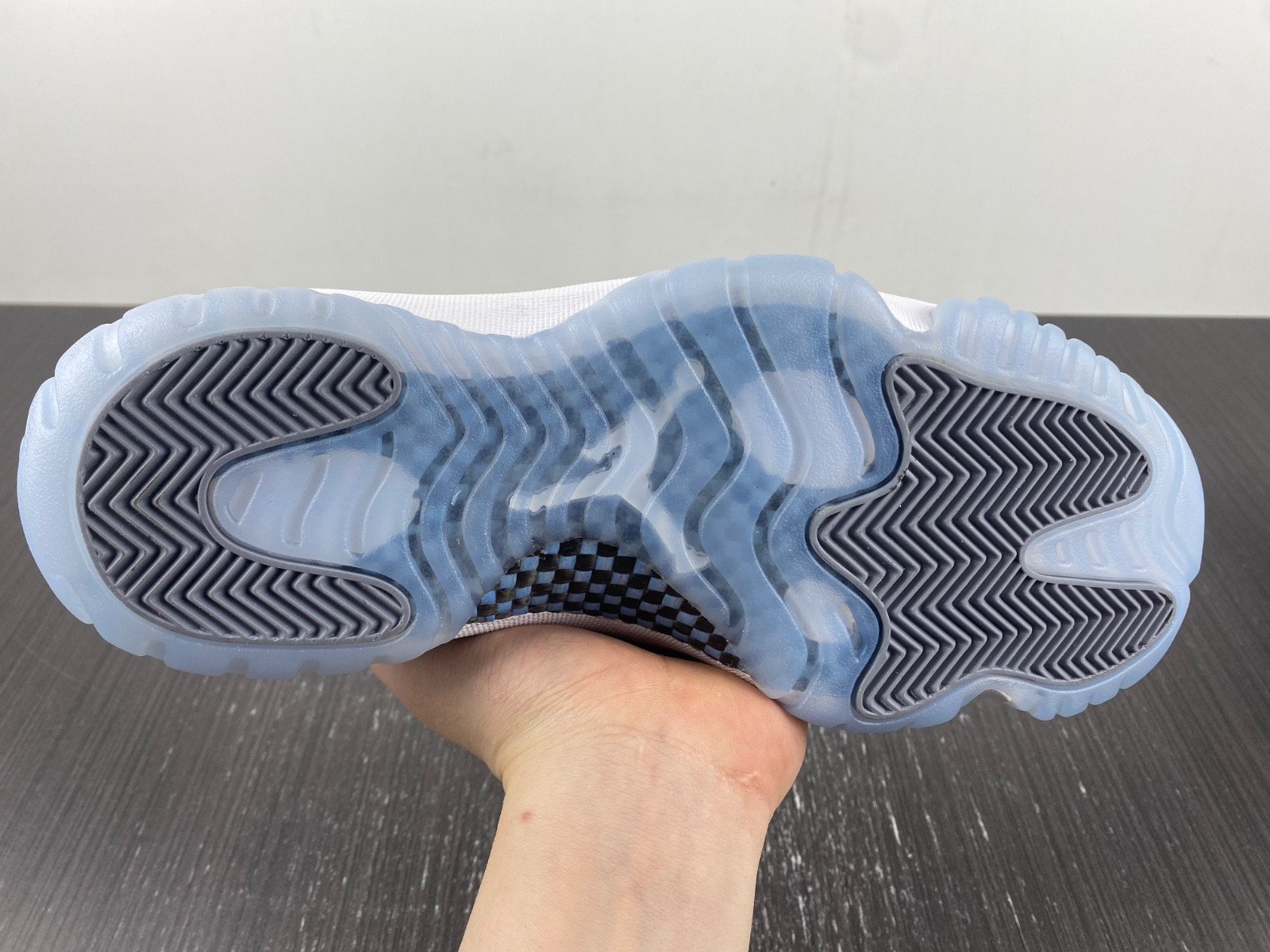 Jordan 11 Retro Low Cement Grey - AV2187-140