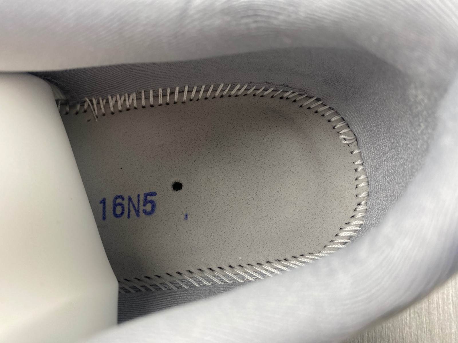 Jordan 11 Retro Low Cement Grey - AV2187-140