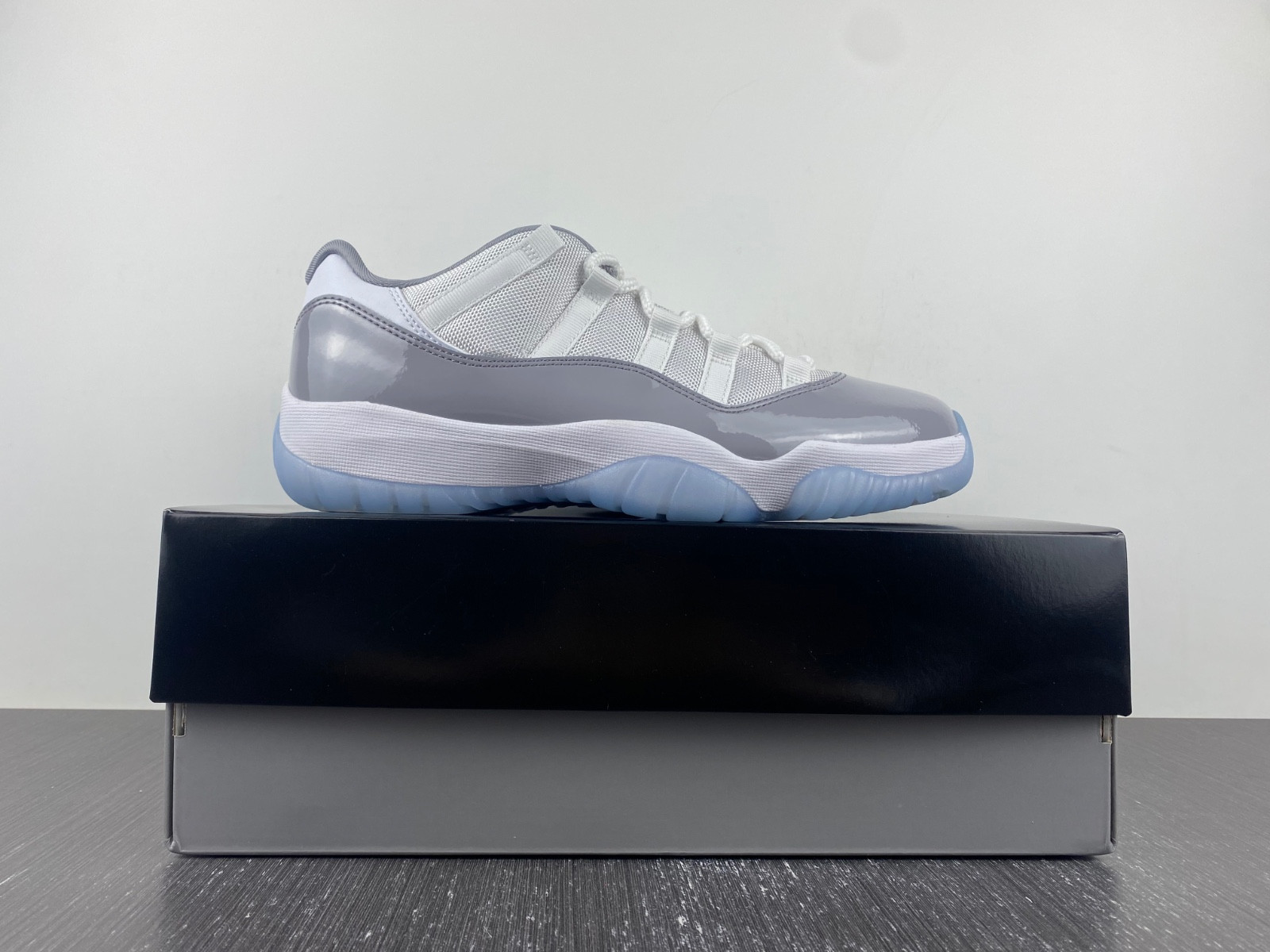 Jordan 11 Retro Low Cement Grey - AV2187-140