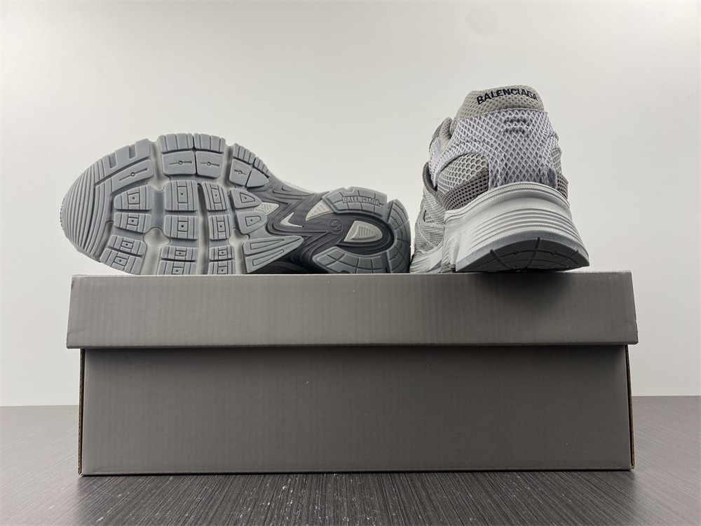 Ba*len*cia*ga phantom sneaker