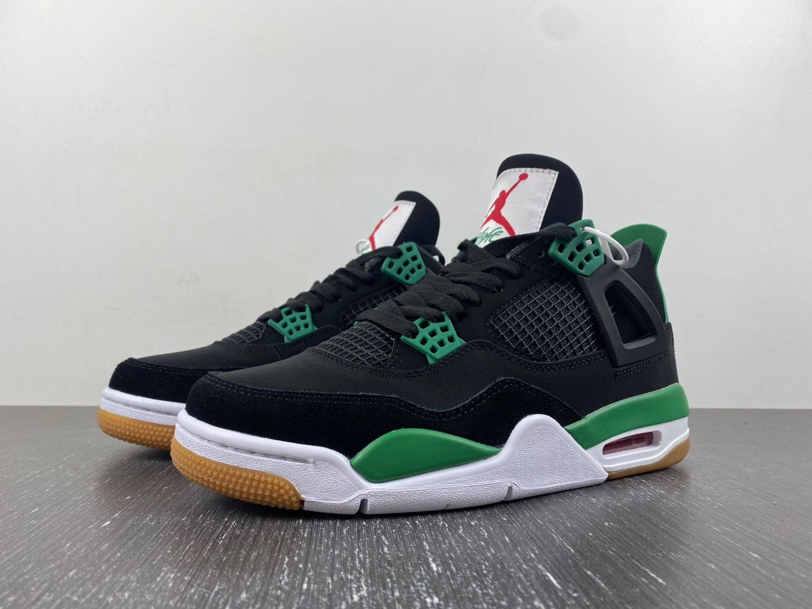 NIKE SB X AIR JORDAN 4 DR5415-030