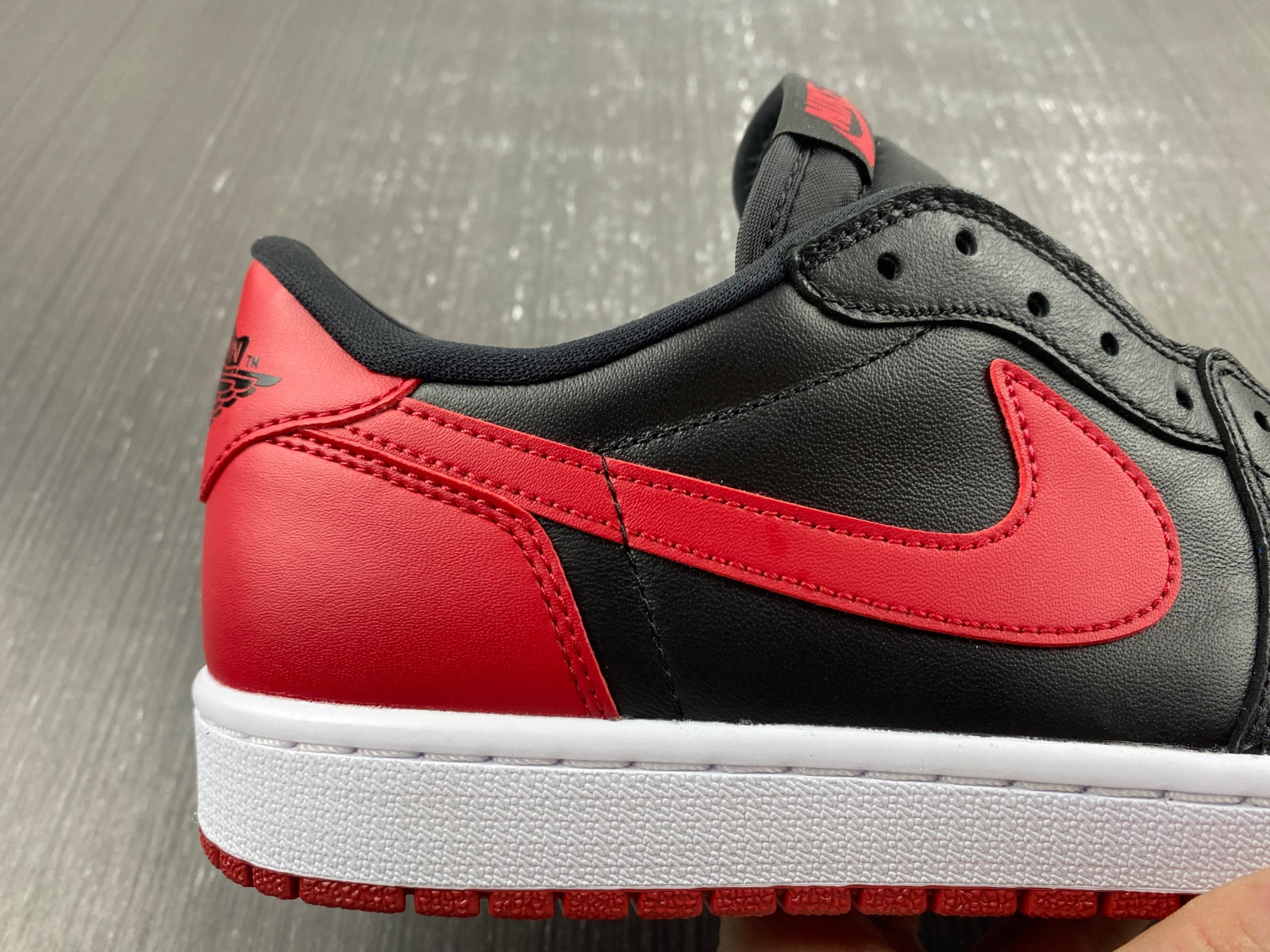 Jordan 1 Retro Low Bred (2015) - 705329-001