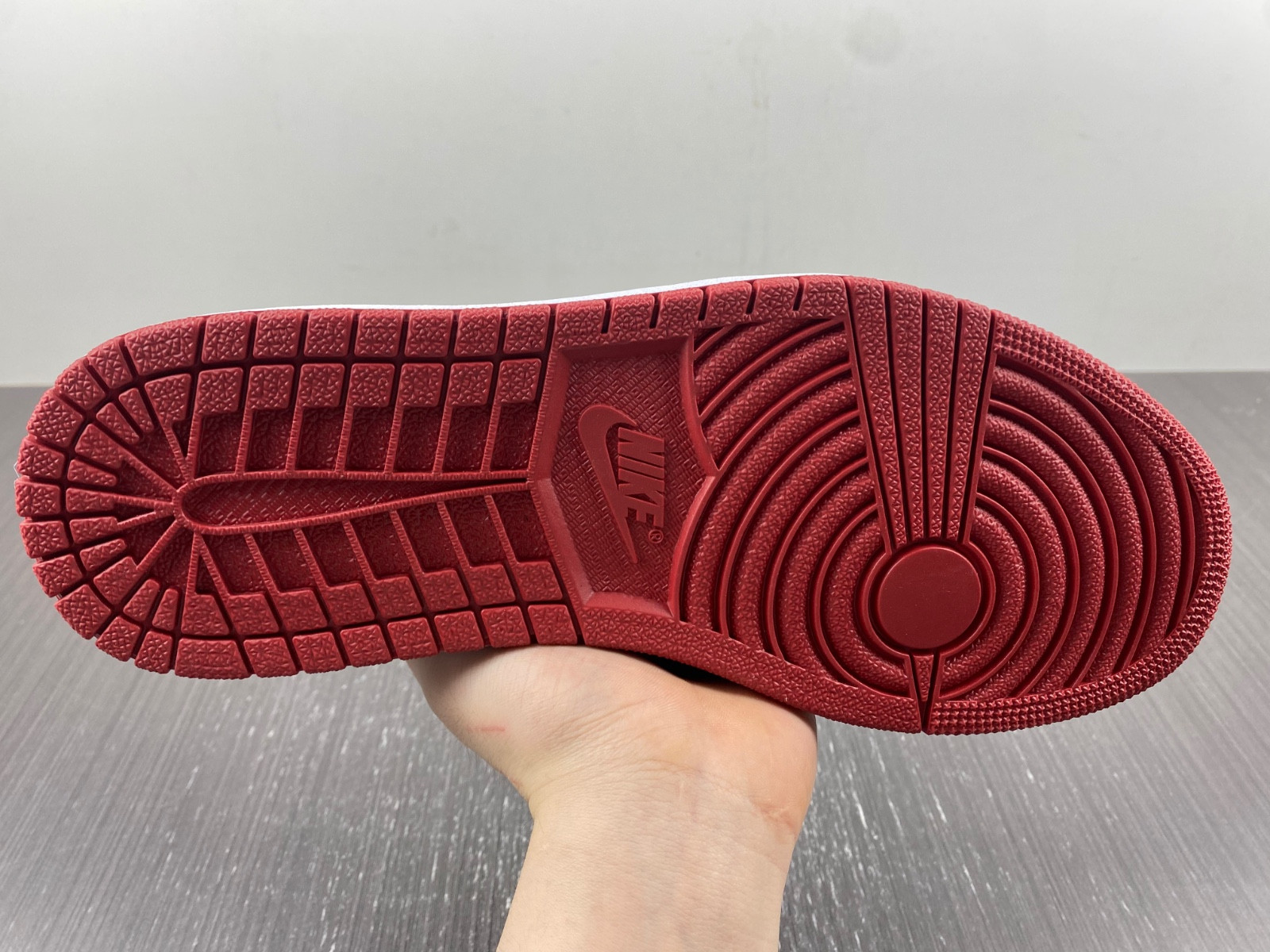 Jordan 1 Retro Low Bred (2015) - 705329-001