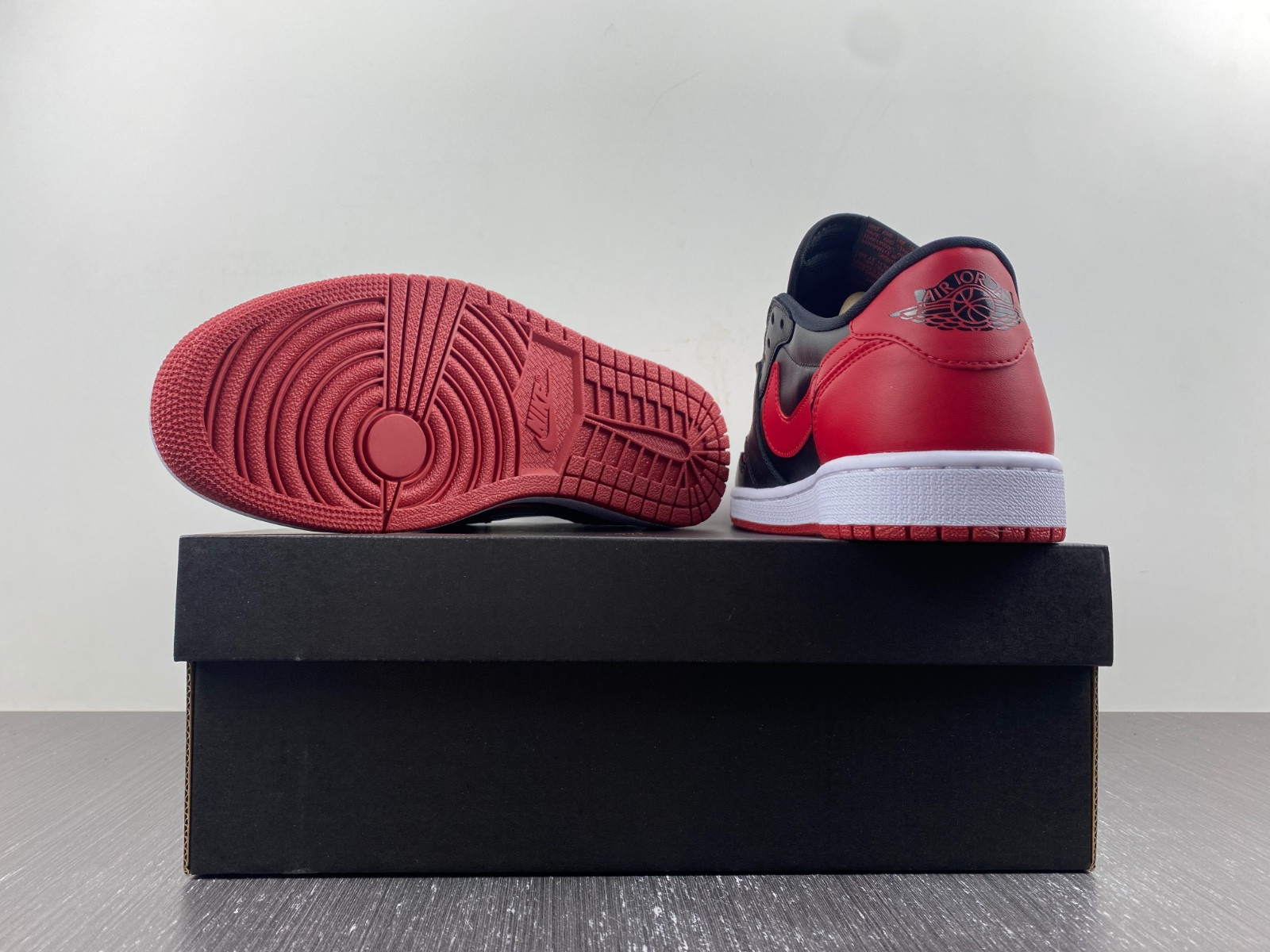 Jordan 1 Retro Low Bred (2015) - 705329-001