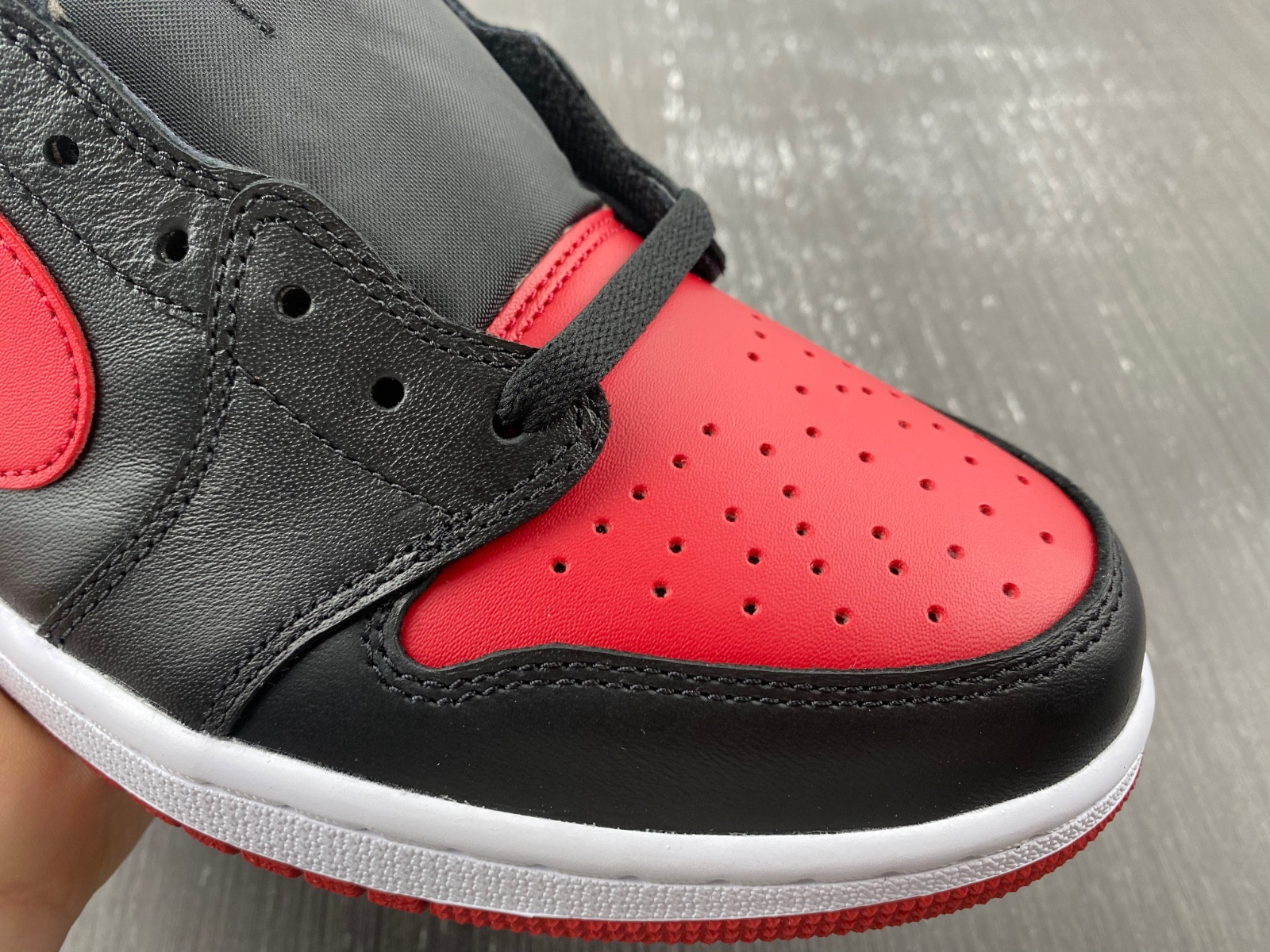 Jordan 1 Retro Low Bred (2015) - 705329-001