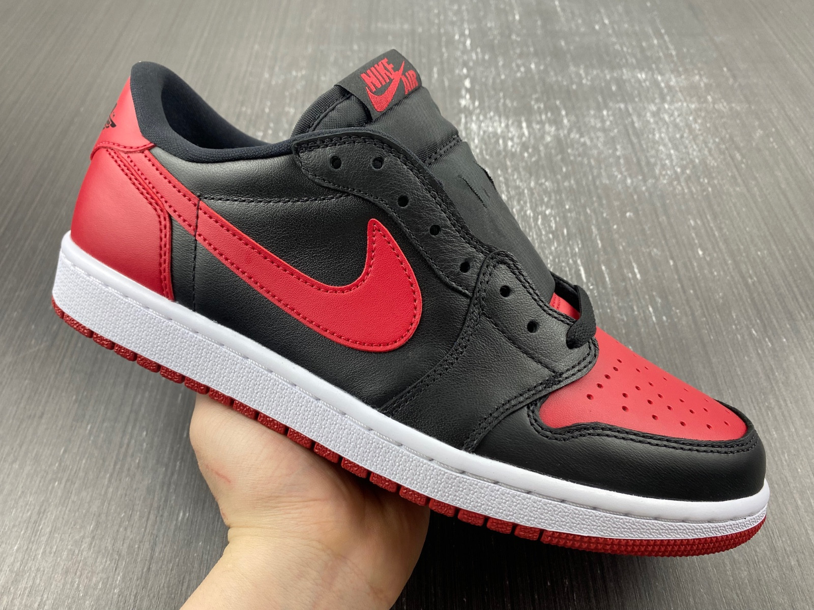 Jordan 1 Retro Low Bred (2015) - 705329-001
