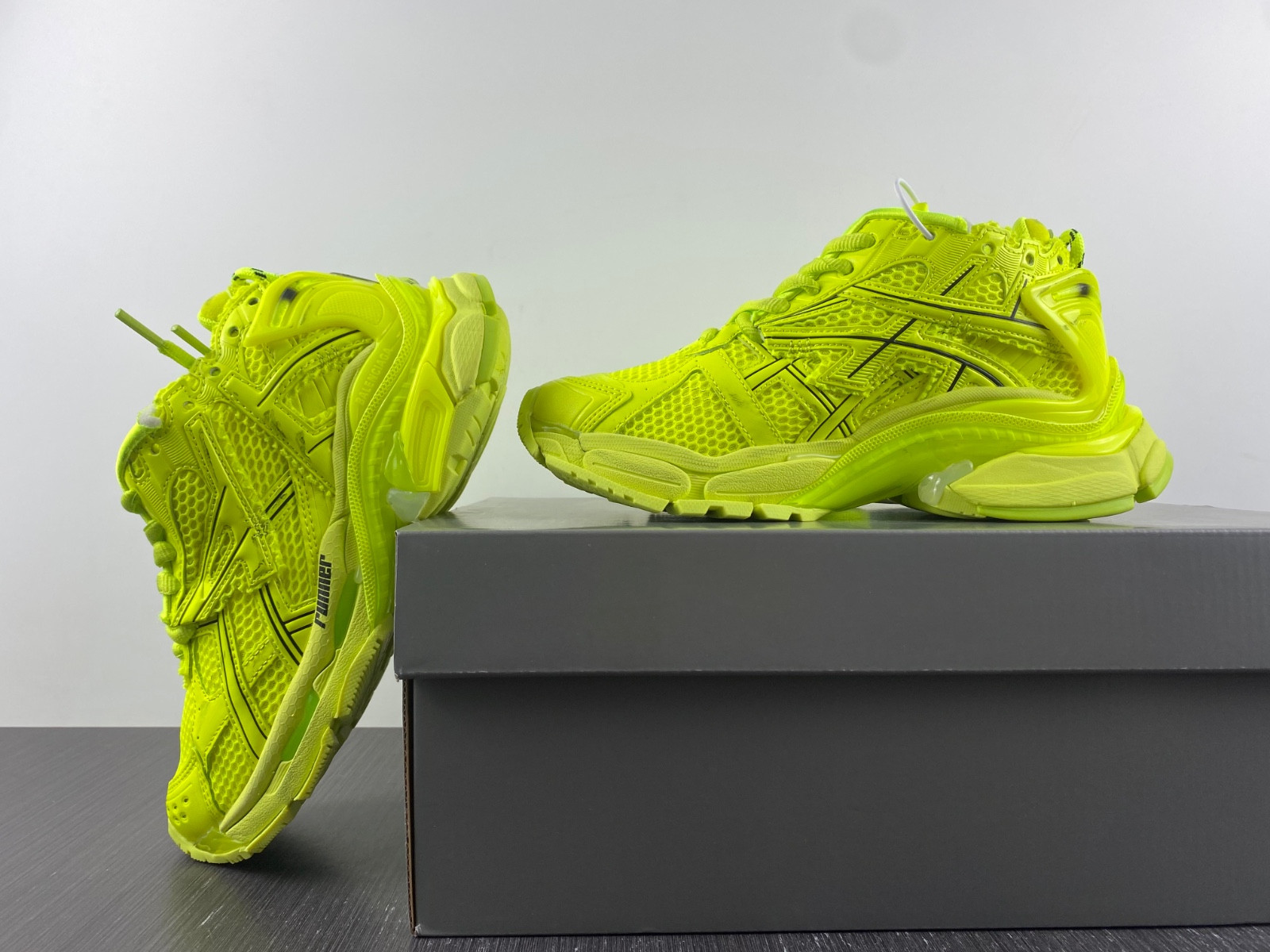 Ba*len*cia*ga runner 677402 w3rb4 7510