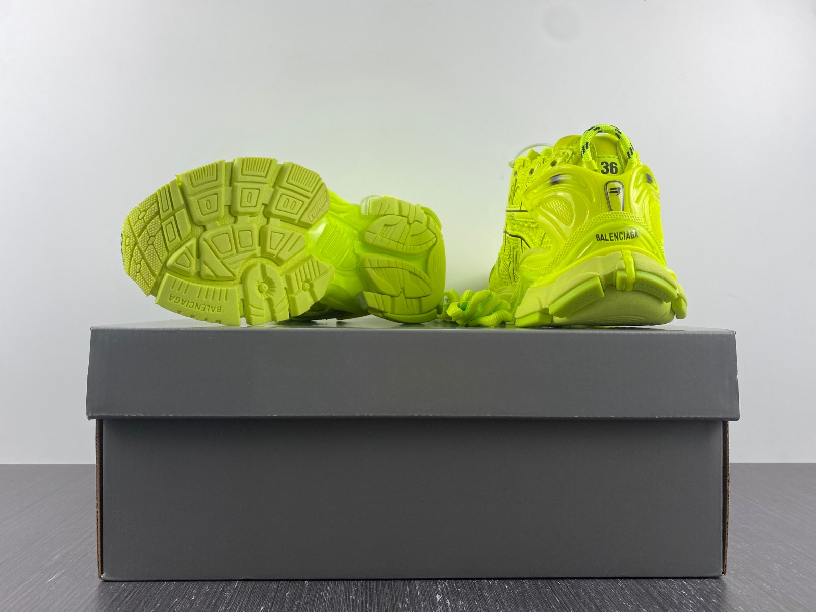 Ba*len*cia*ga runner 677402 w3rb4 7510