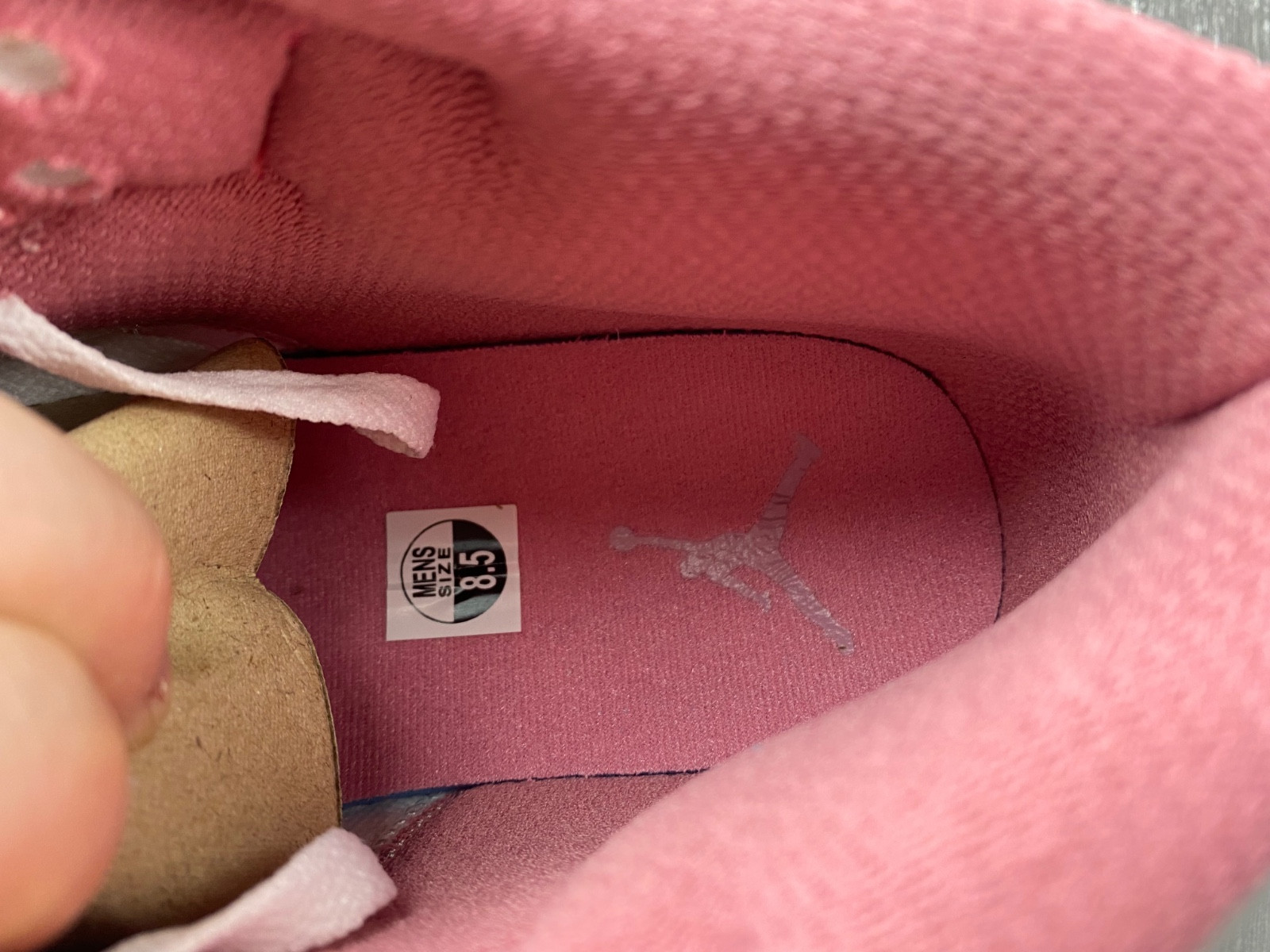 Jordan 1 Mid Valentine