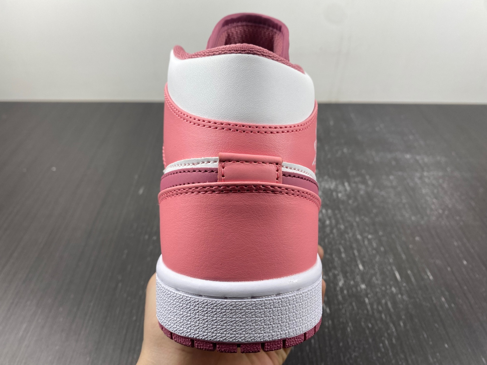 Jordan 1 Mid Valentine