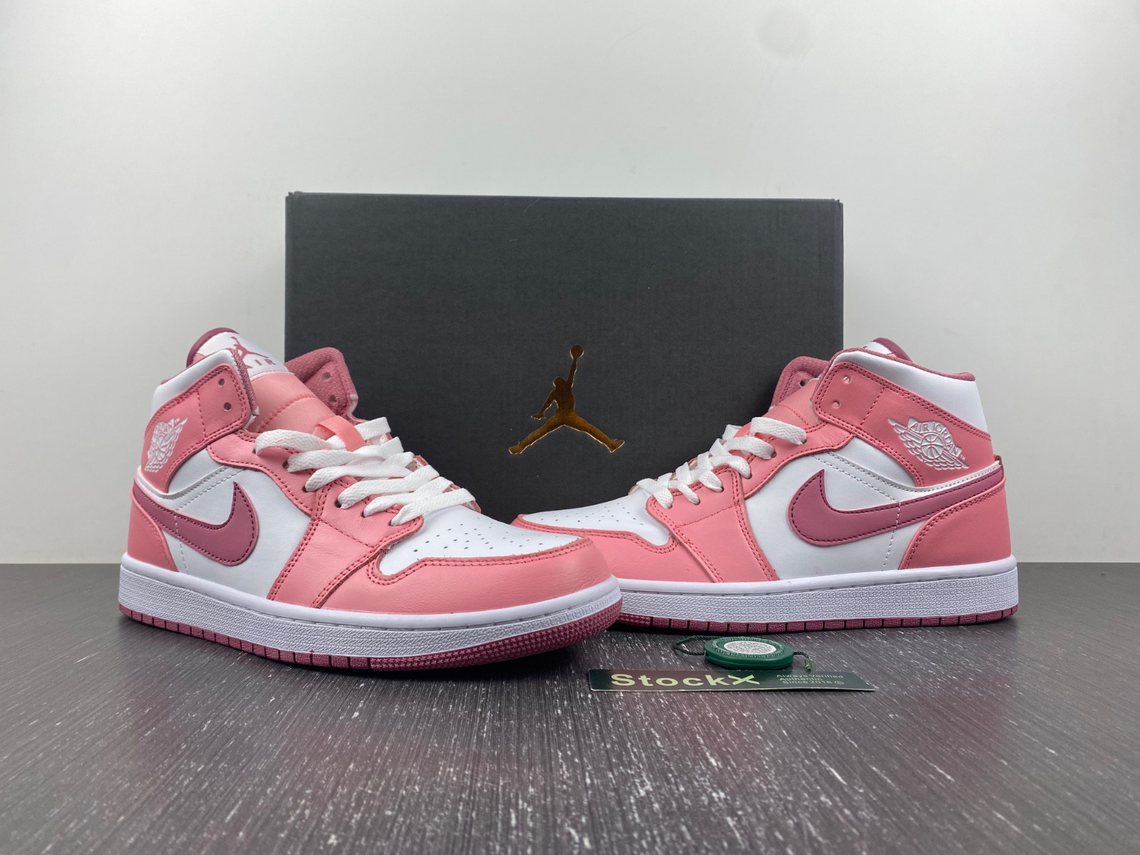 Jordan 1 Mid Valentine