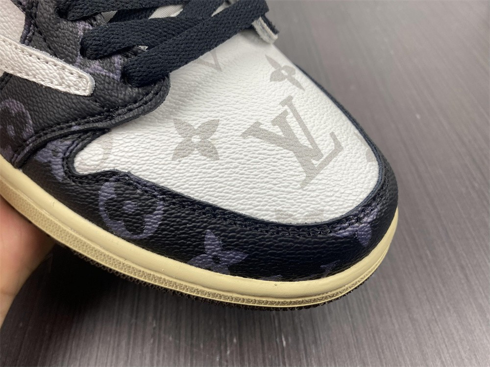 Travis Scott Fragment Air Jordan 1 Low OG CM7866-126