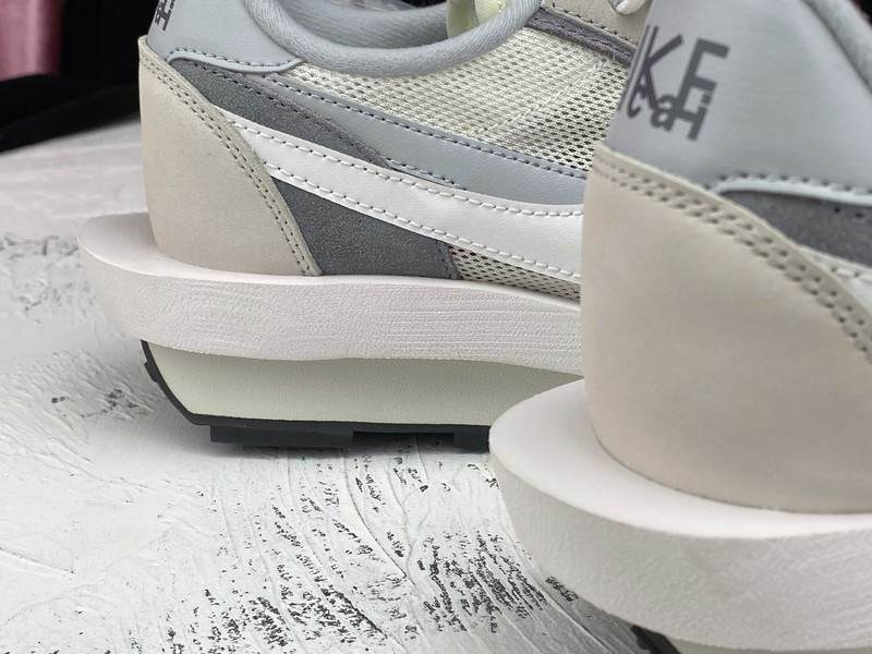 NIKE LD WAFFLE X SACAI SUMMIT WHITE BV0073-100