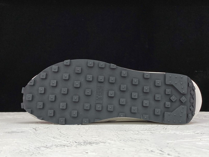 NIKE LD WAFFLE X SACAI SUMMIT WHITE BV0073-100