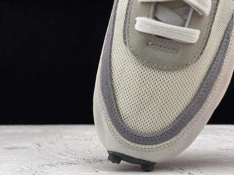 NIKE LD WAFFLE X SACAI SUMMIT WHITE BV0073-100