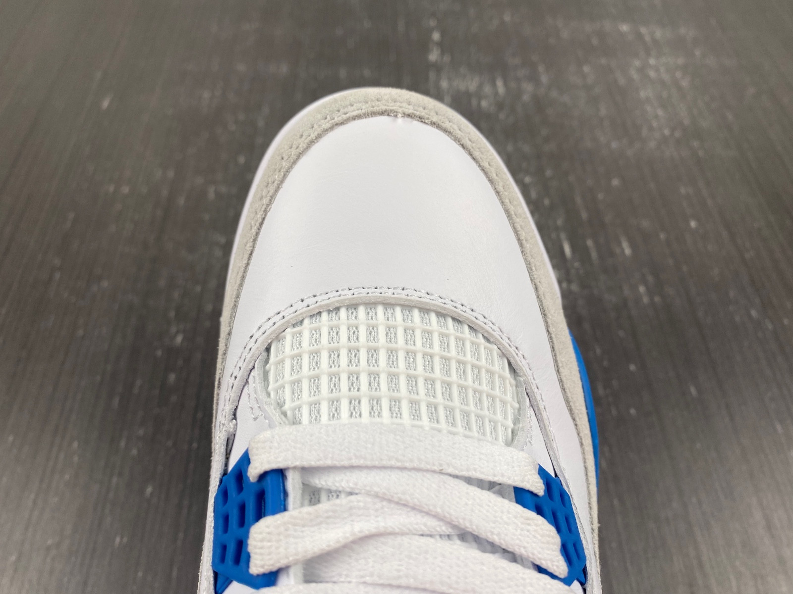 NIKE SB X AIR JORDAN 4 DR5415-104