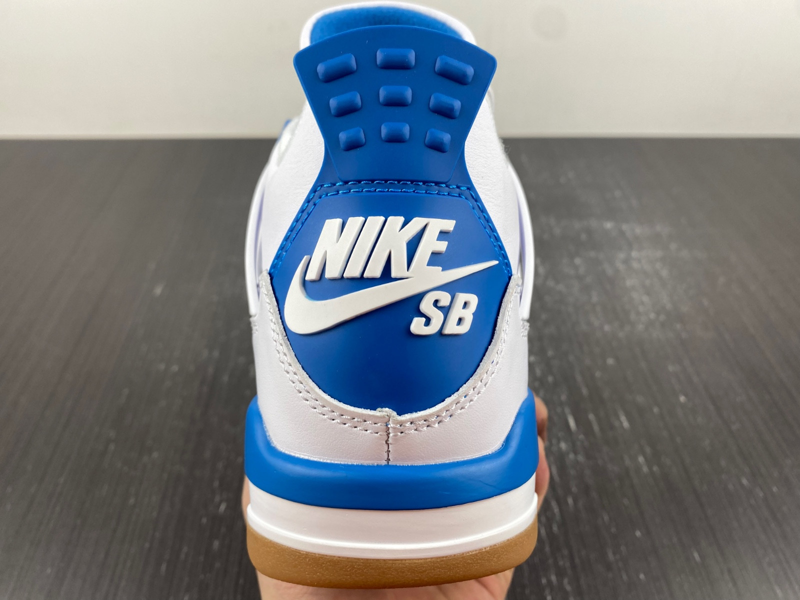 NIKE SB X AIR JORDAN 4 DR5415-104