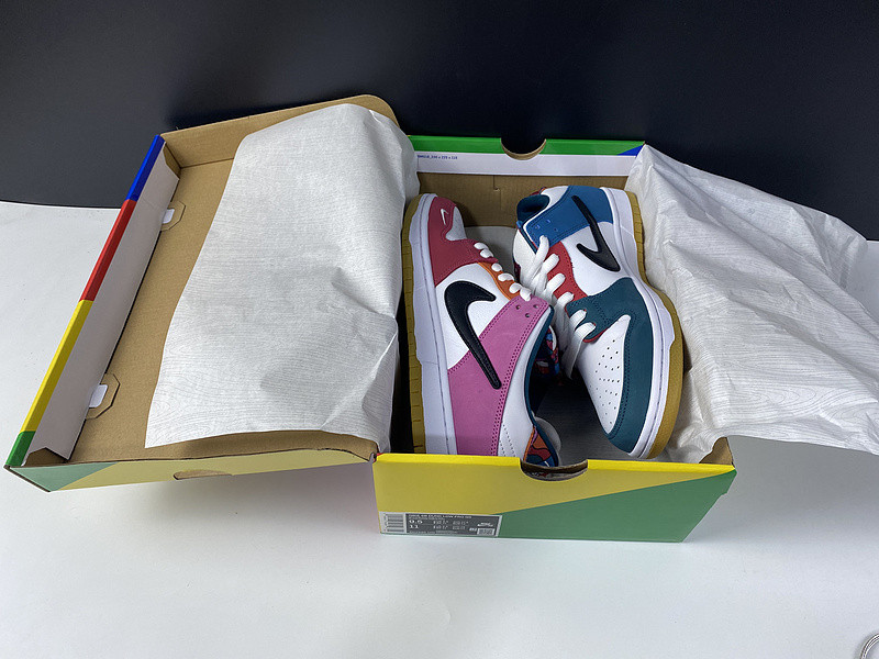 PARRA X NIKE SB DUNK LOW DH7695-100