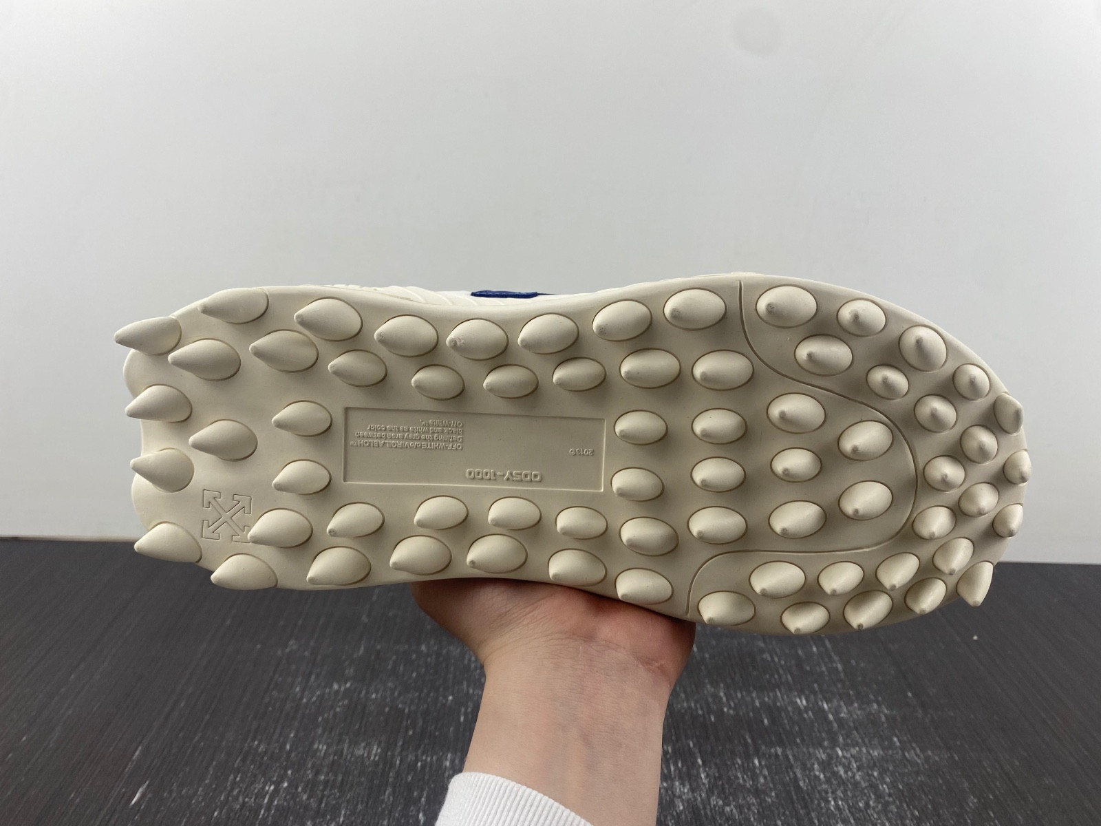 OW C/O ODSY-1000 SPORTS SHOES