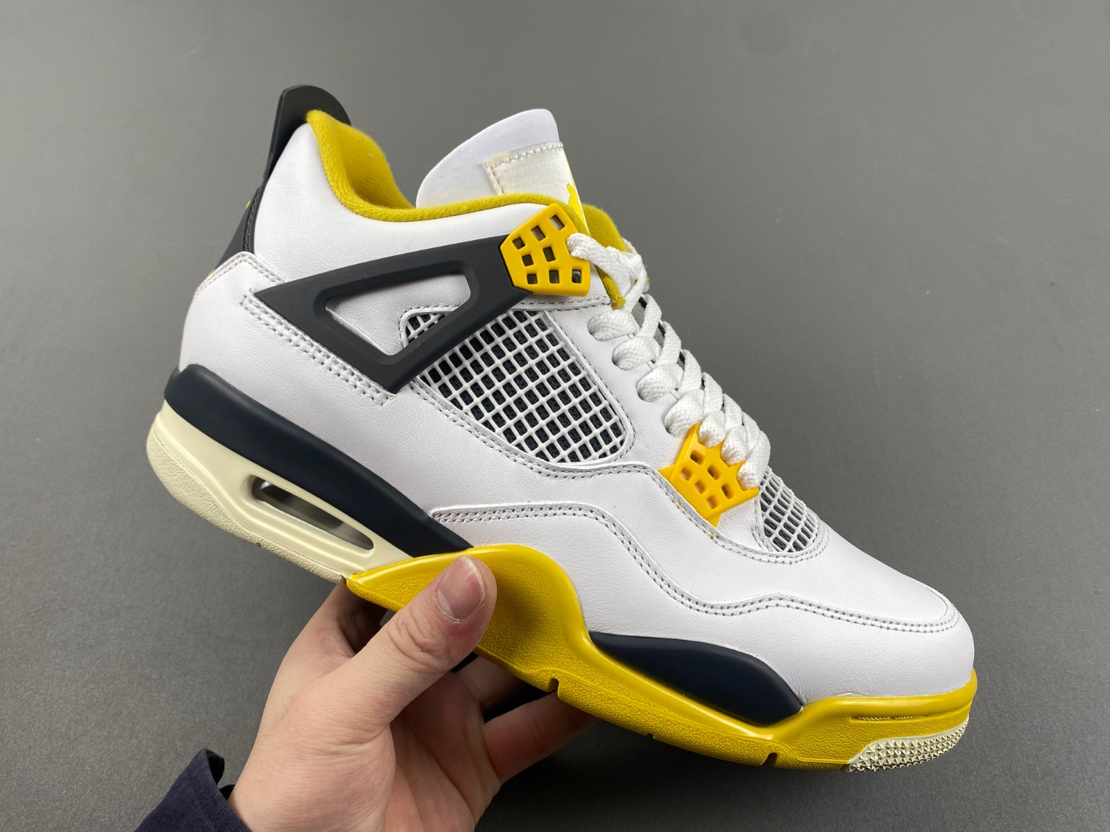 Air Jordan 4 Womens "Vivid Sulfur" AQ9129-101