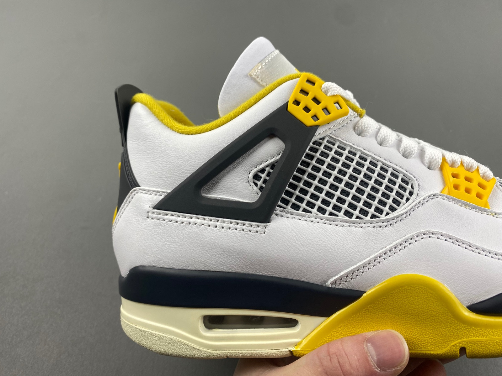 Air Jordan 4 Womens "Vivid Sulfur" AQ9129-101