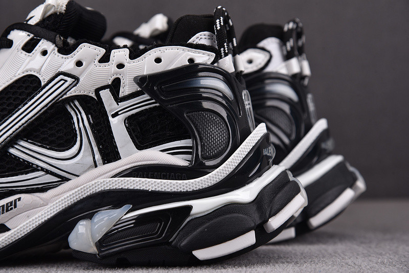 Ba*len*cia*ga runner 772774-w3rny-0120 (it’s not the same as the previous one!)