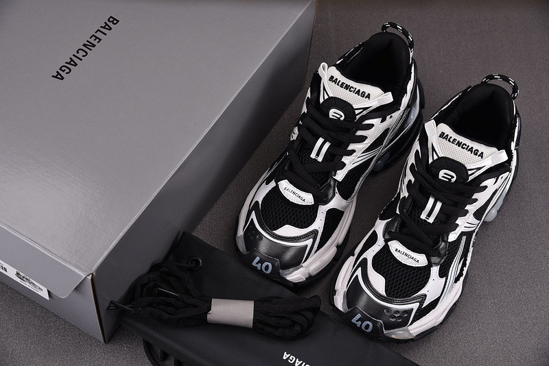 Ba*len*cia*ga runner 772774-w3rny-0120 (it’s not the same as the previous one!)