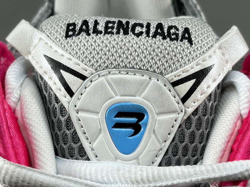 Ba*len*cia*ga runner 772767 w3rny 0361 (it’s not the same as the previous one!)