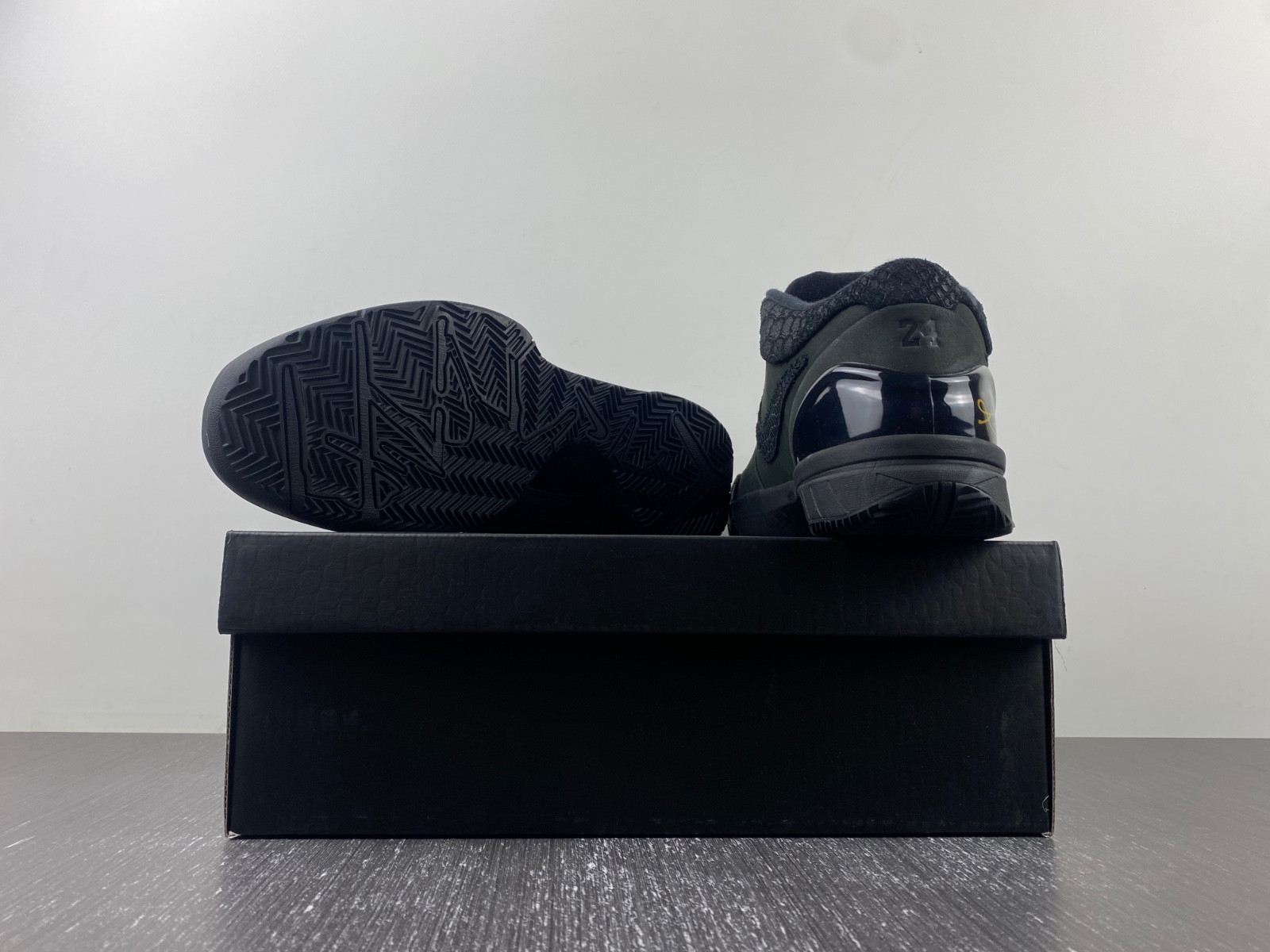 Nike Kobe 4 Protro Gift of Mamba Men