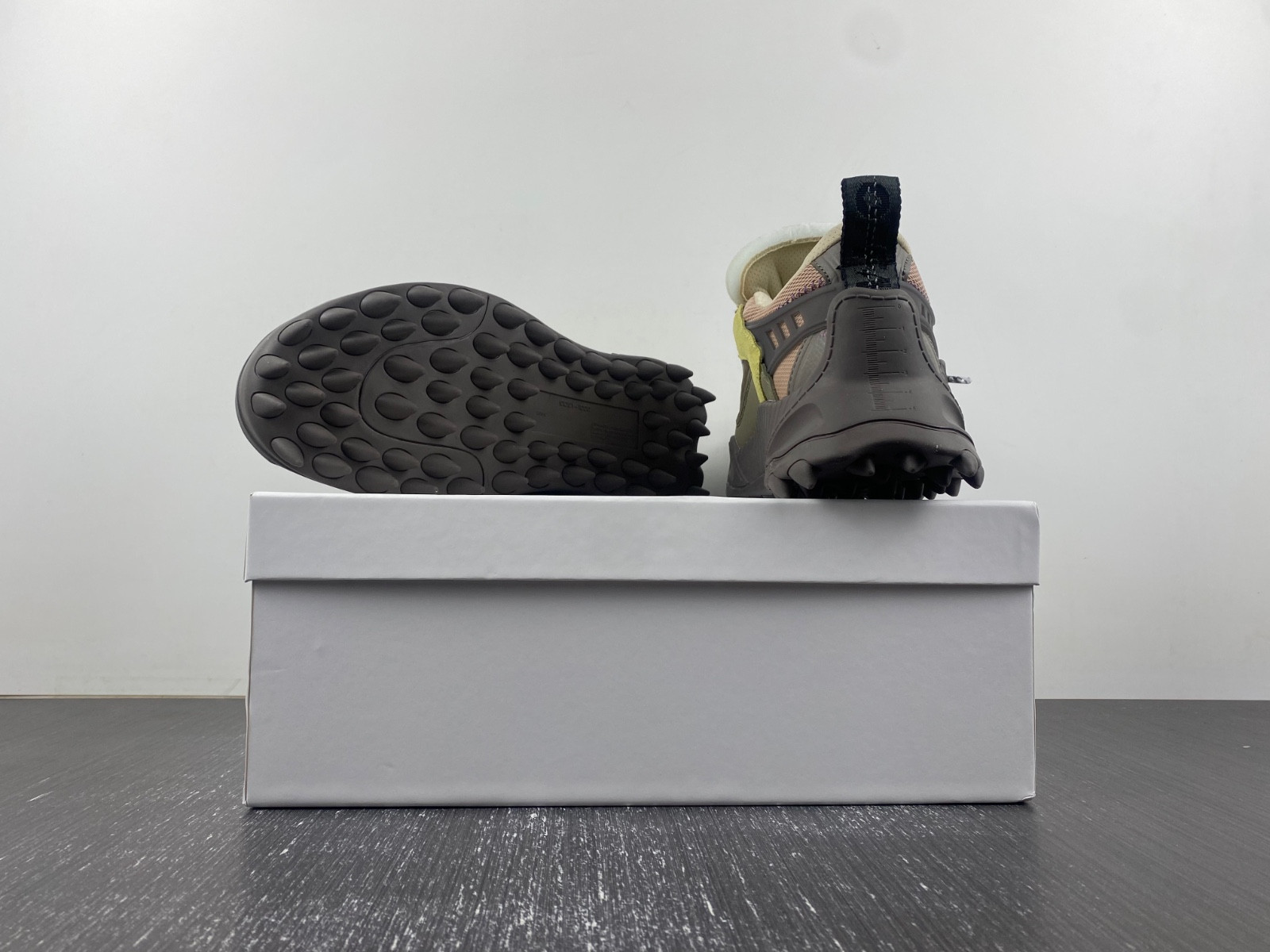 OW C/O ODSY-1000 SPORTS SHOES