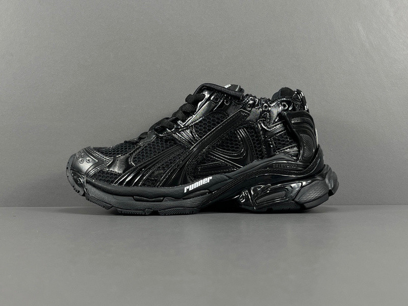 Ba*len*cia*ga runner 772767 w3rny 0135 (it’s not the same as the previous one!)