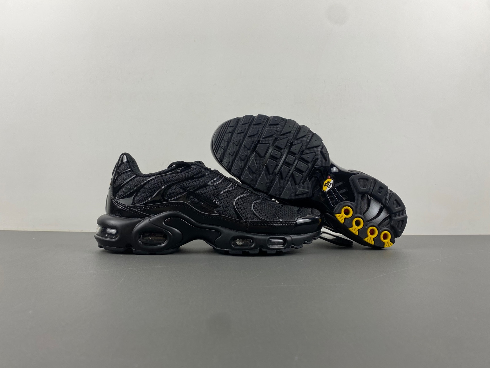Nike Air Max Plus Triple Black Men