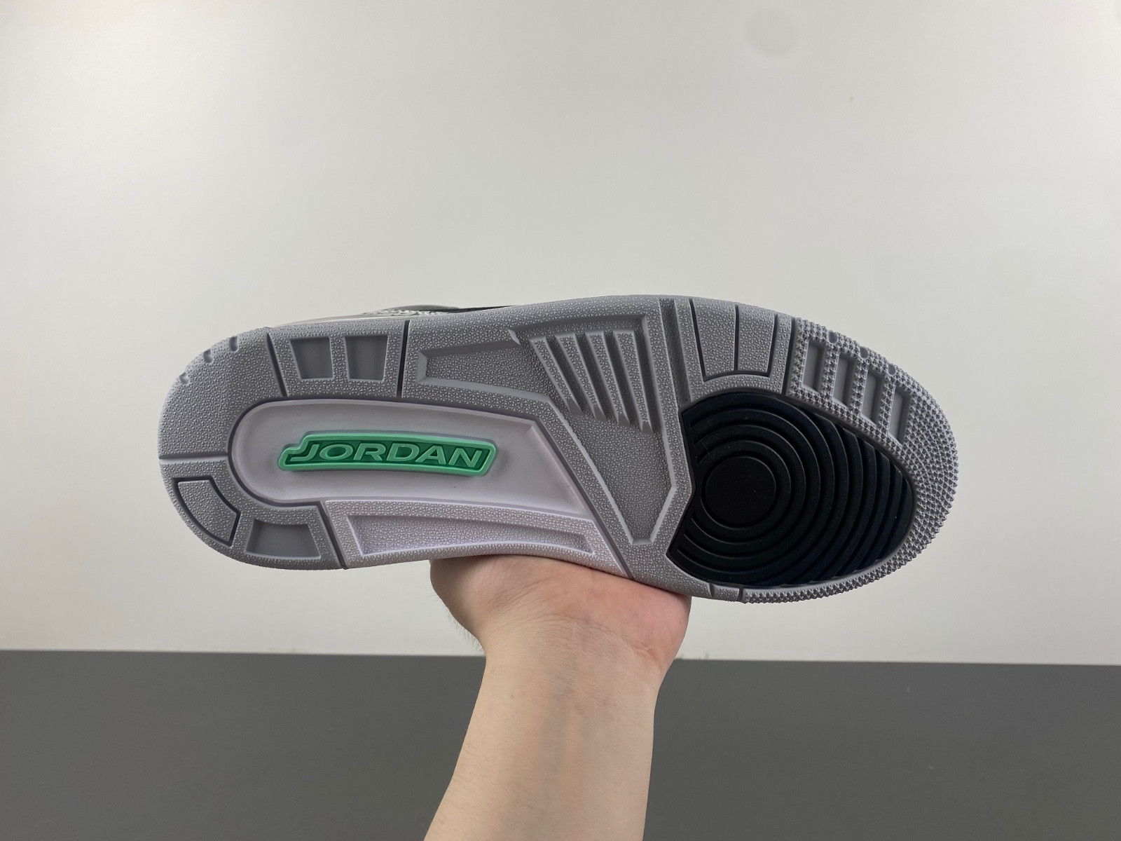 Air Jordan 3 "Black/Green Glow" CT8532-031