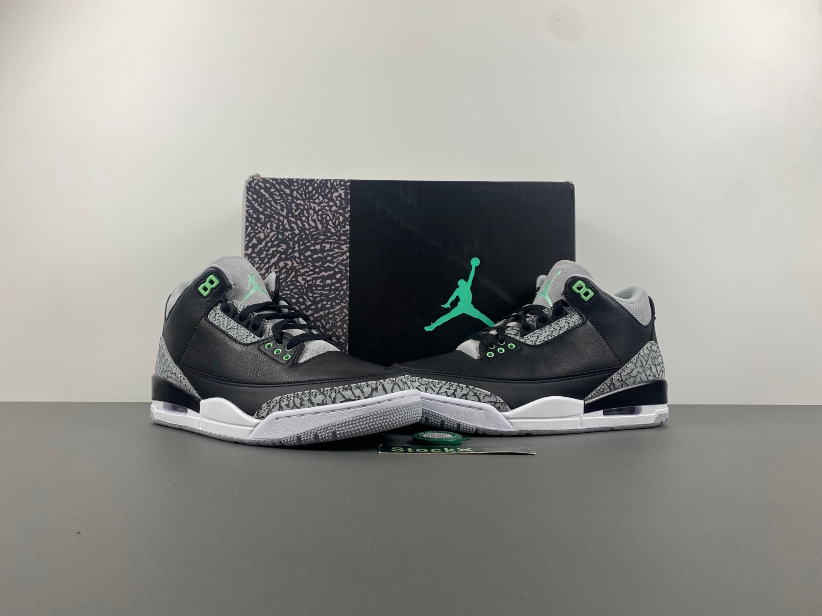 Air Jordan 3 "Black/Green Glow" CT8532-031