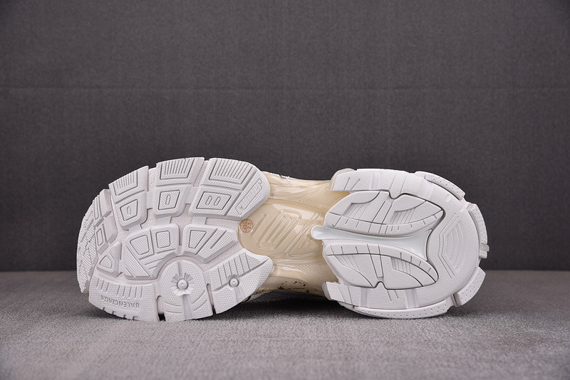 Ba*len*cia*ga runner 656065-w3ra9-9001 (it’s not the same as the previous one!)