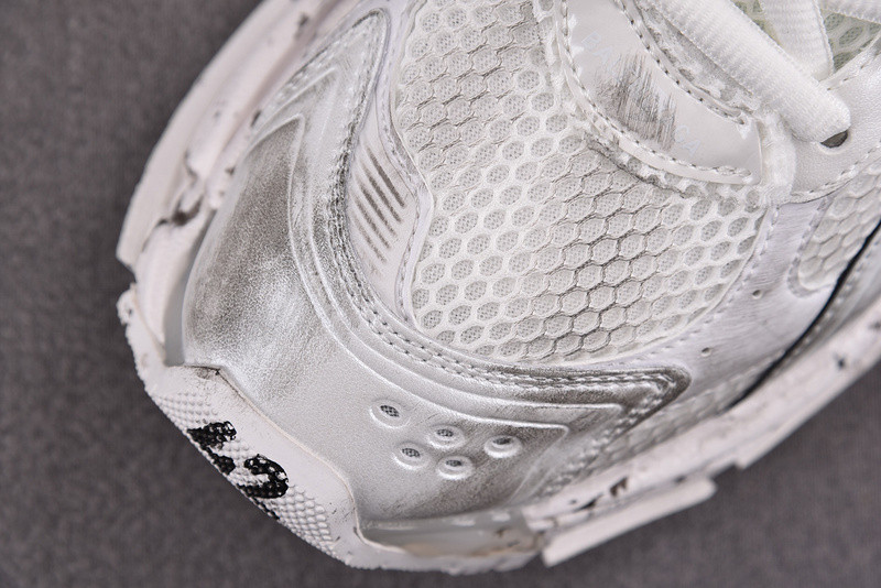 Ba*len*cia*ga runner 656065-w3ra9-9001 (it’s not the same as the previous one!)